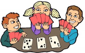 familj spelar kortspelet sjuan